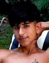 Noah Fox (20s)