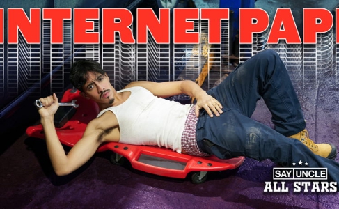 Imagem de February Spotlight Internet Papi Gives Angel Elias an Oil Change